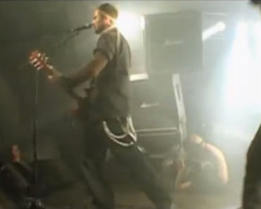 Gitarrist-stirbt-auf-buehne